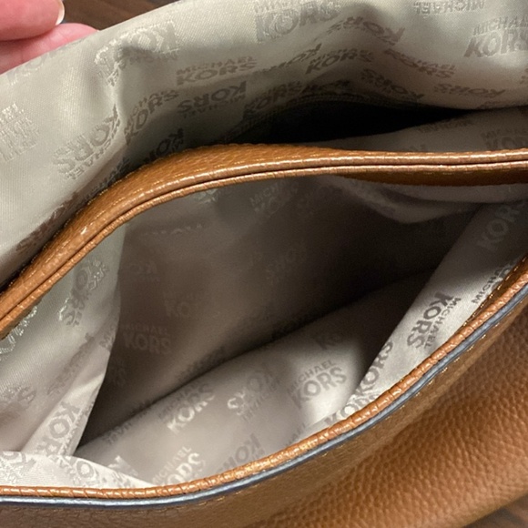 Soft Leather Michael Kors purse - Picture 2 of 6